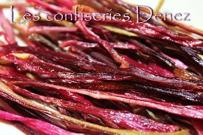 Trois version de la rhubarbe déshydratée