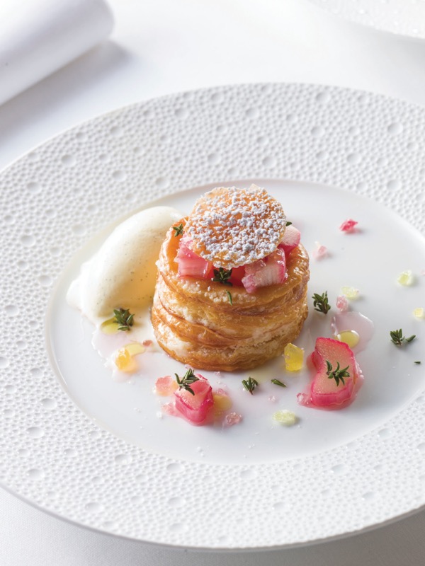 Vol-au-vent de rhubarbe confite au thym et aux berlingots