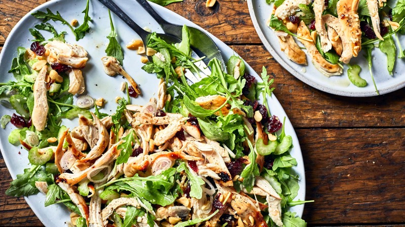 Salade de roquette au poulet et aux canneberges