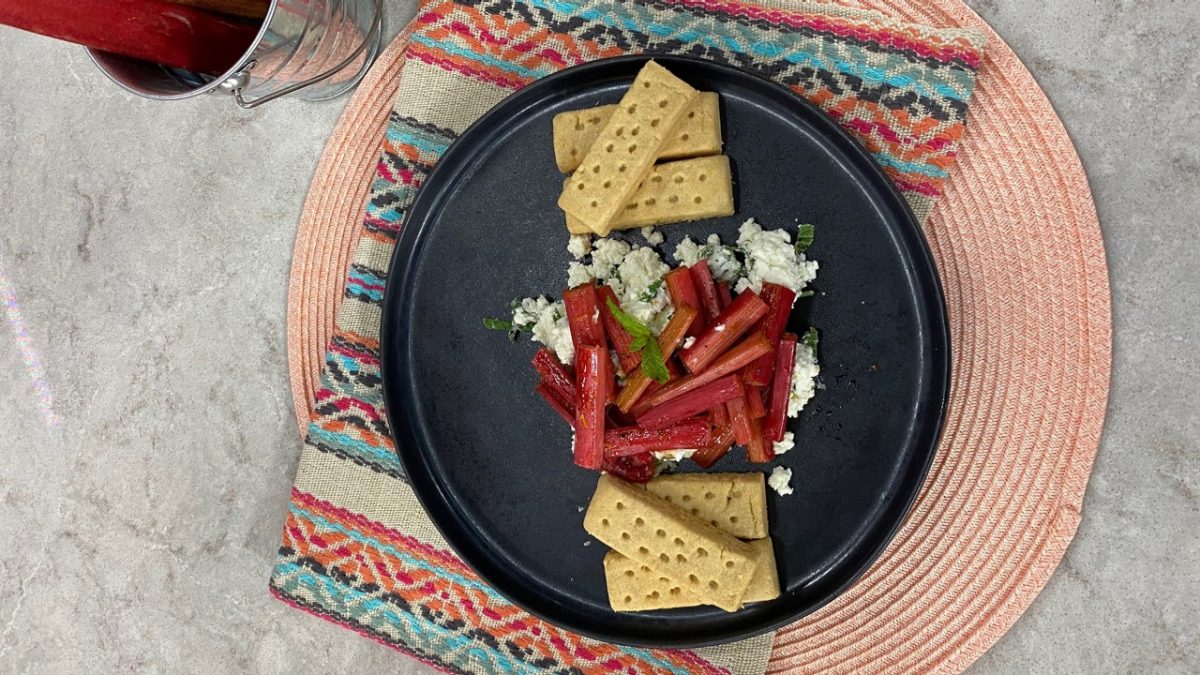 Dessert rhubarbe et fromage de chèvre