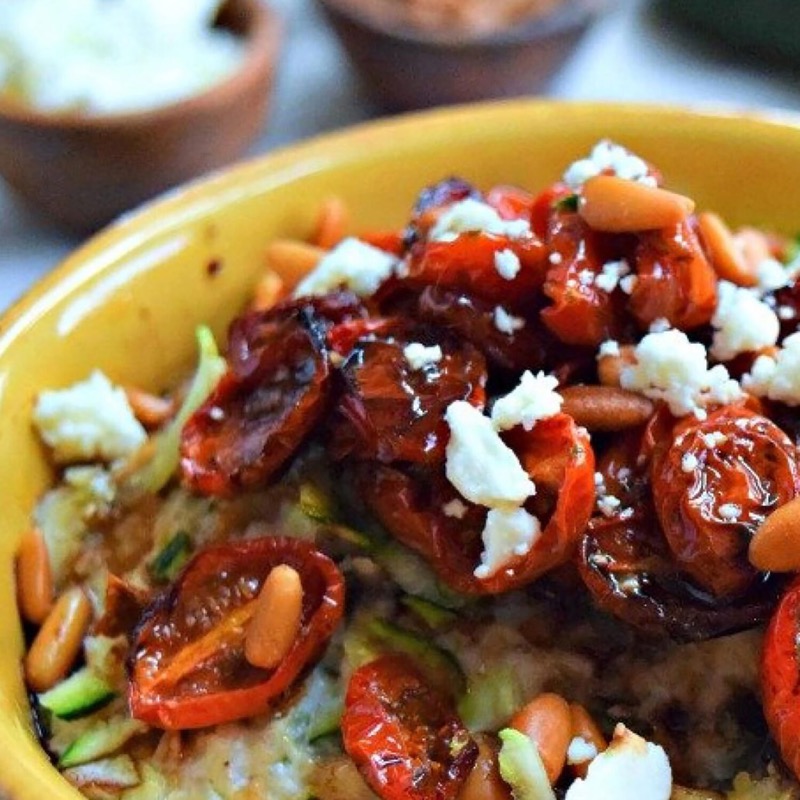 Zoats (gruau aux courgettes) avec tomates rôties au balsamique