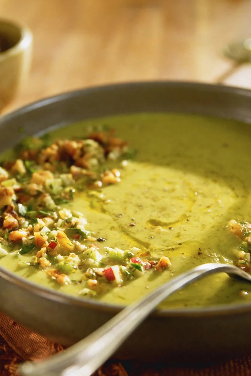 Potage froid de pommes de terre aux herbes