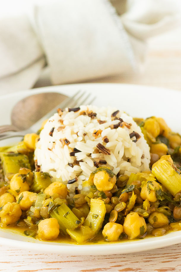 Ragoût persan à la rhubarbe, aux pois chiches et aux lentilles