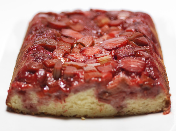 Gâteau renversé à la rhubarbe - Marge