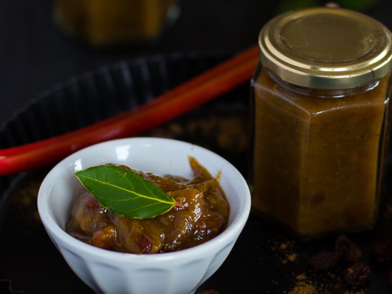 Chutney à la rhubarbe et à l'amélanchier