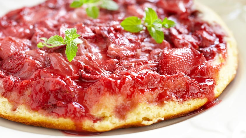 Gâteau renversé fraises et rhubarbe