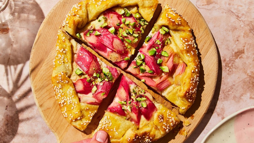 Galette sucrée-salée à la rhubarbe et au chèvre