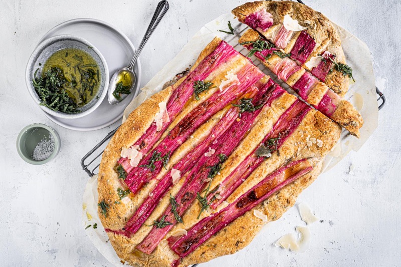Focaccia à la rhubarbe