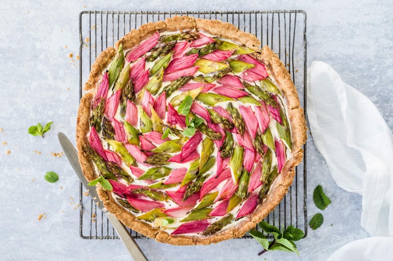 Quiche aux asperges et à la rhubarbe