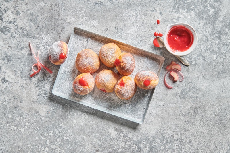 Boules de berlin à la rhubarbe