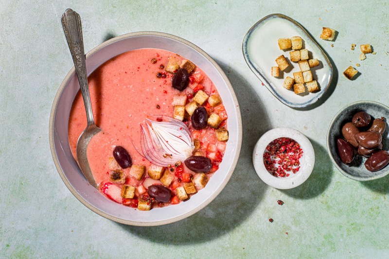 Gaspacho à la rhubarbe et aux fraises