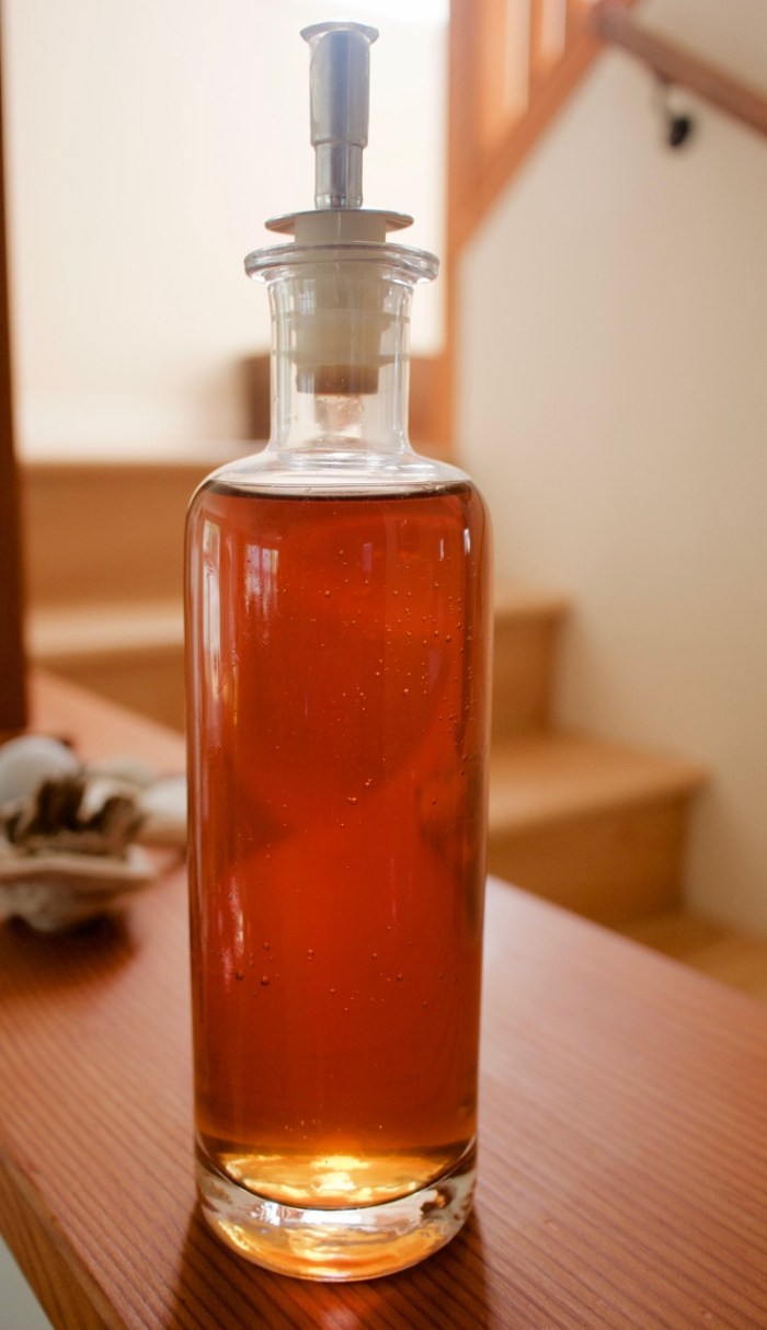 Vinaigre de rhubarbe maison