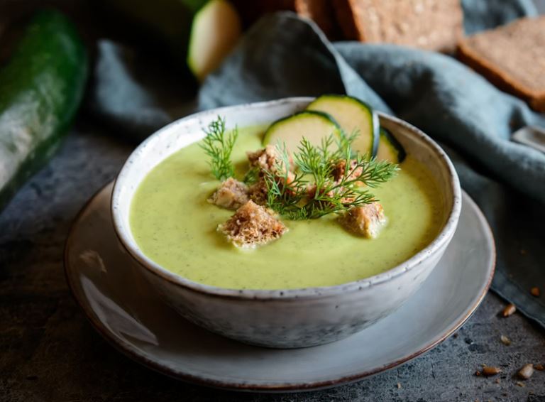 Délicieuse soupe de tomates vertes