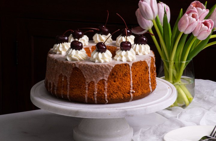 Gâteau chiffon à la rhubarbe avec glaçage Pét-Nat
