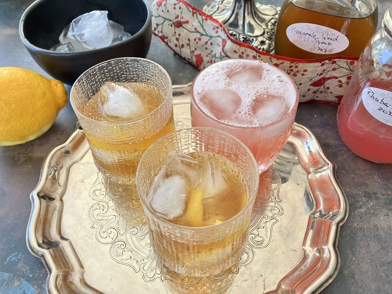 Soda à la rhubarbe et à la camomille sauvage
