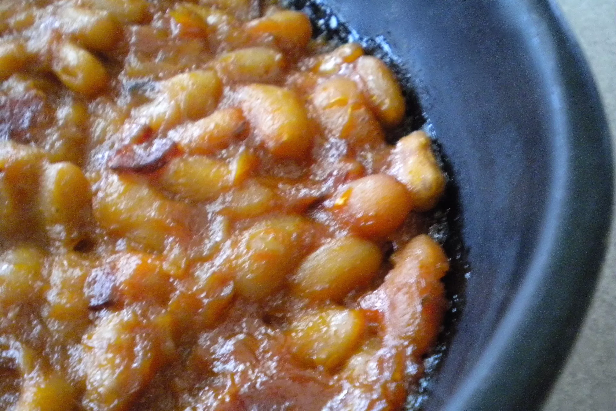 Fèves à la rhubarbe