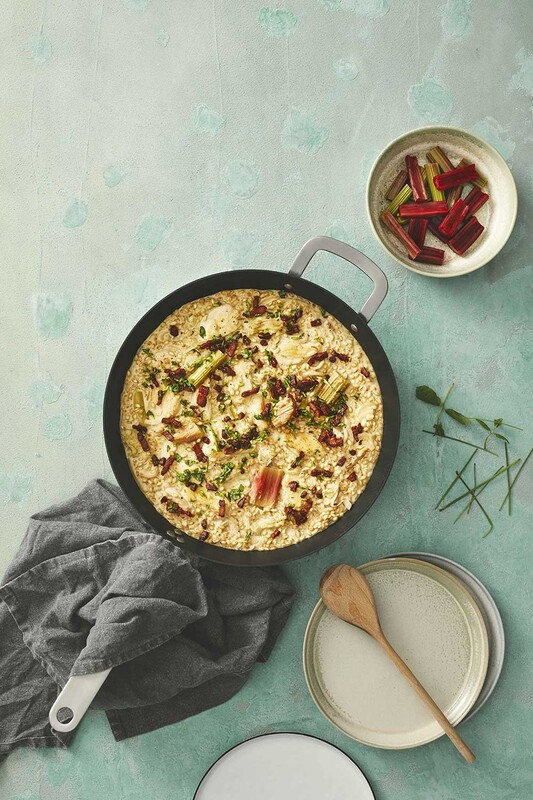 Poulet à l'orge perlé à la rhubarbe