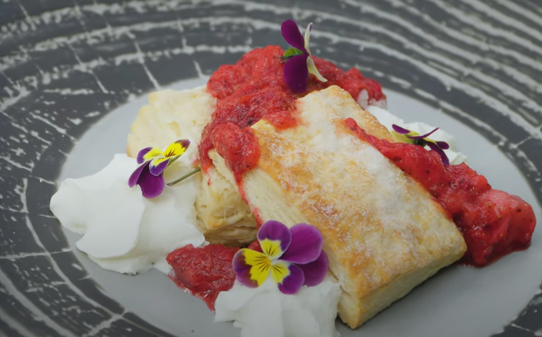 Métis Roasted Rhubarb, Strawberry, and Sumac Bannoc