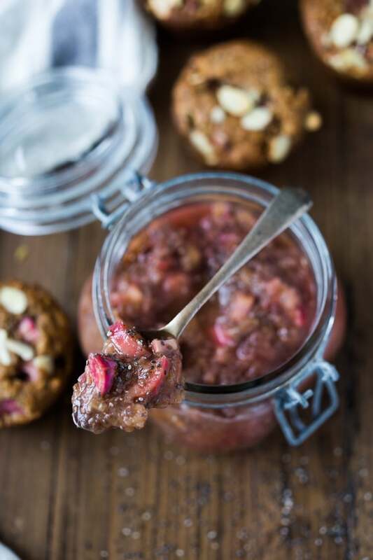 Confiture de rhubarbe aux graines de chia et au sirop d'érable