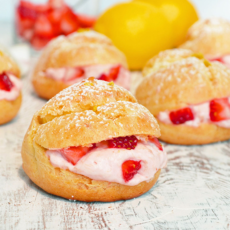 Profiteroles rhubarbe, fraises et citron