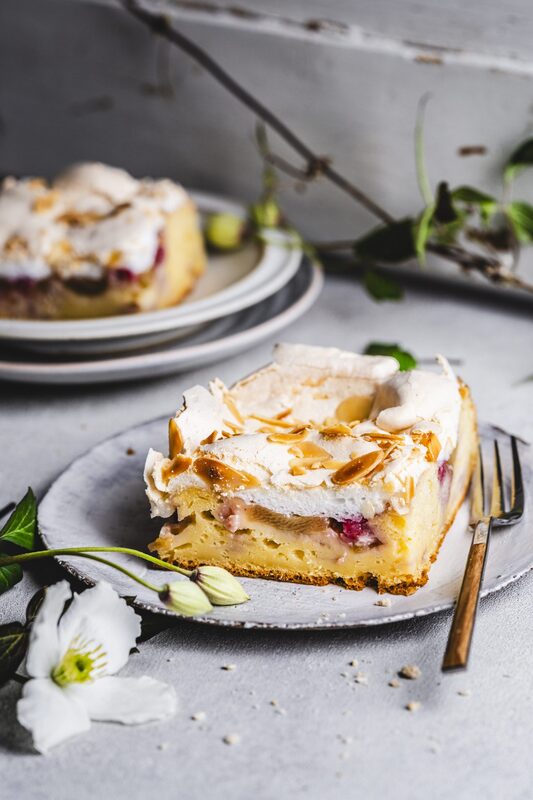 Gâteau à la rhubarbe et à la meringue