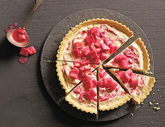 Tarte au mascarpone et aux ondulations de rhubarbe