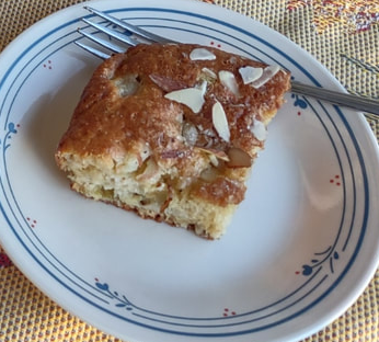 Recette de gâteau à la rhubarbe et à la crème sure