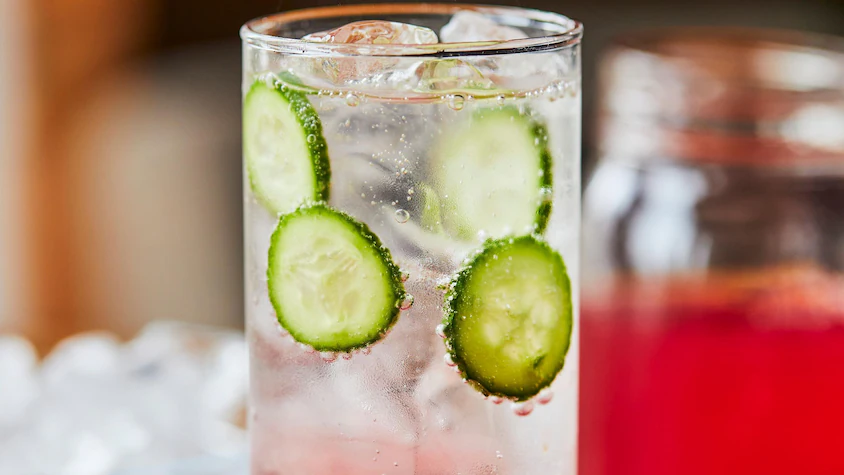 Seltzer au concombre et à la rhubarbe