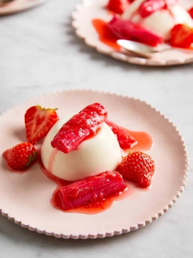 Panna cotta yogourt et rhubarbe