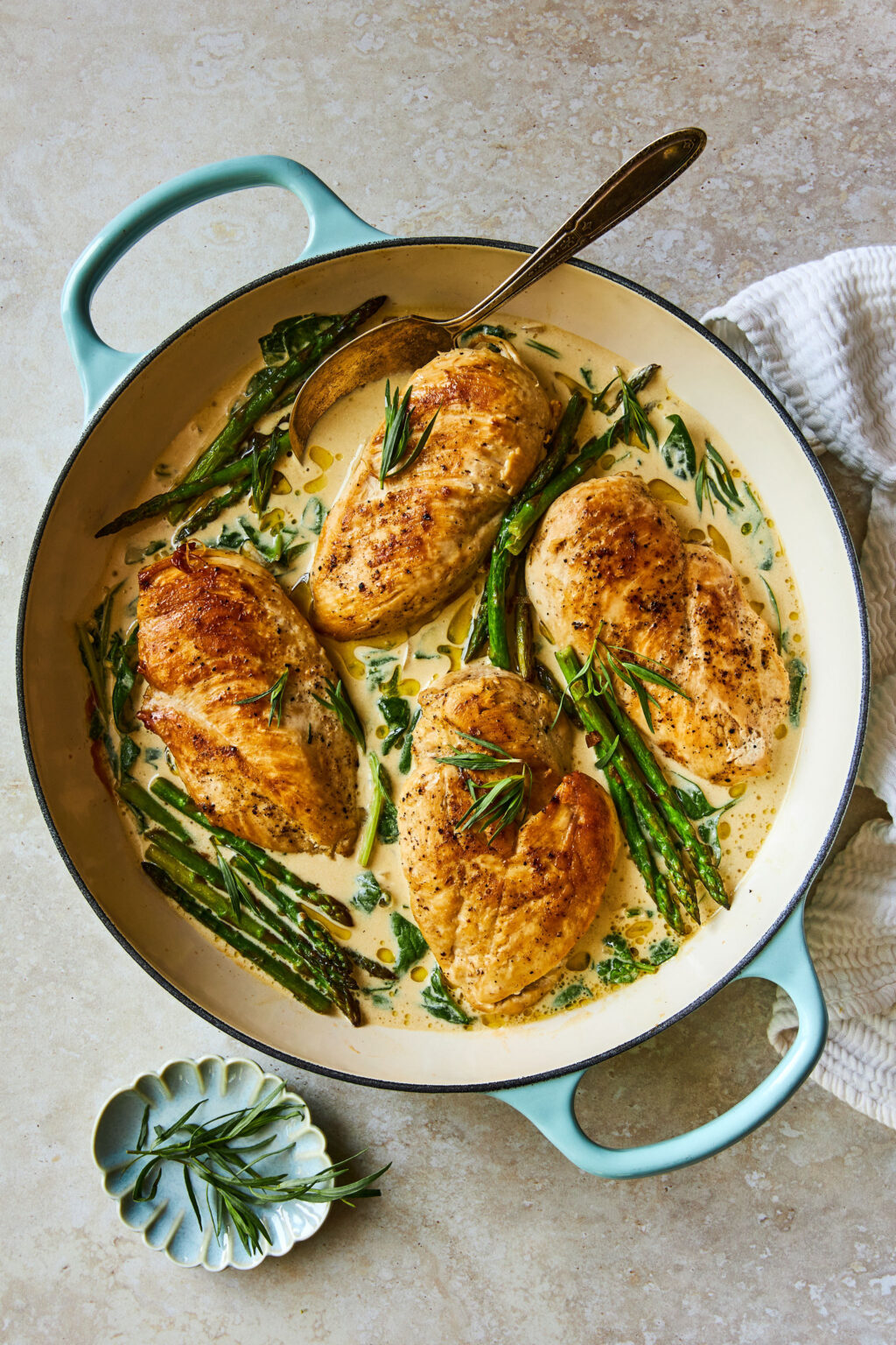 Poulet crémeux à la moutarde et aux asperges