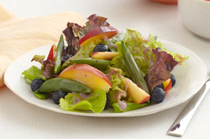 Salade aux pêches et aux verdures