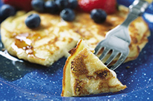 Crêpes aux pommes et fromage avec sirop d'érable tiède