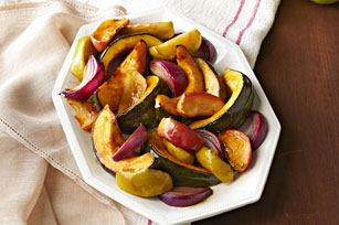 Courge poivrée, pommes et oignons rôtis