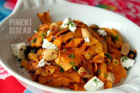Salade de potiron grillé au chèvre et aux cacahuètes
