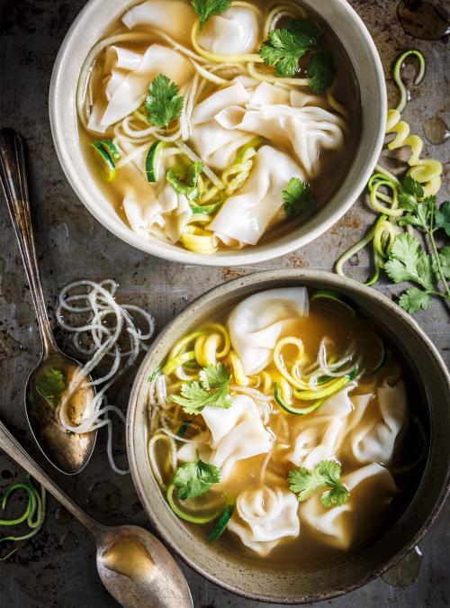 Soupe won-ton à la citronnelle et nouilles de légumes
