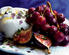 Burrata avec figues et raisins rôtis