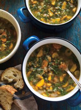 Soupe aux lentilles et aux fanes de carottes