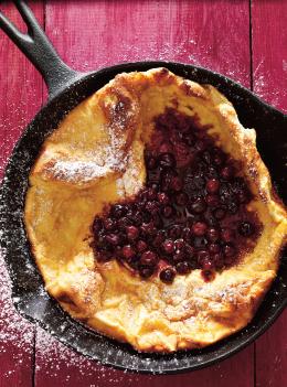 Crêpe soufflée aux bleuets Dutch Baby