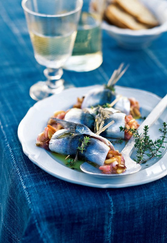 Filets de sardines à la rhubarbe et aux pignons