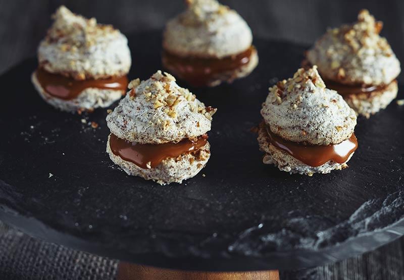 Macarons rustiques au caramel salé