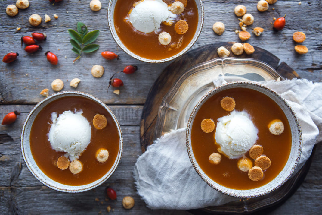 Soupe suédoise maison à la rose (églantiers)
