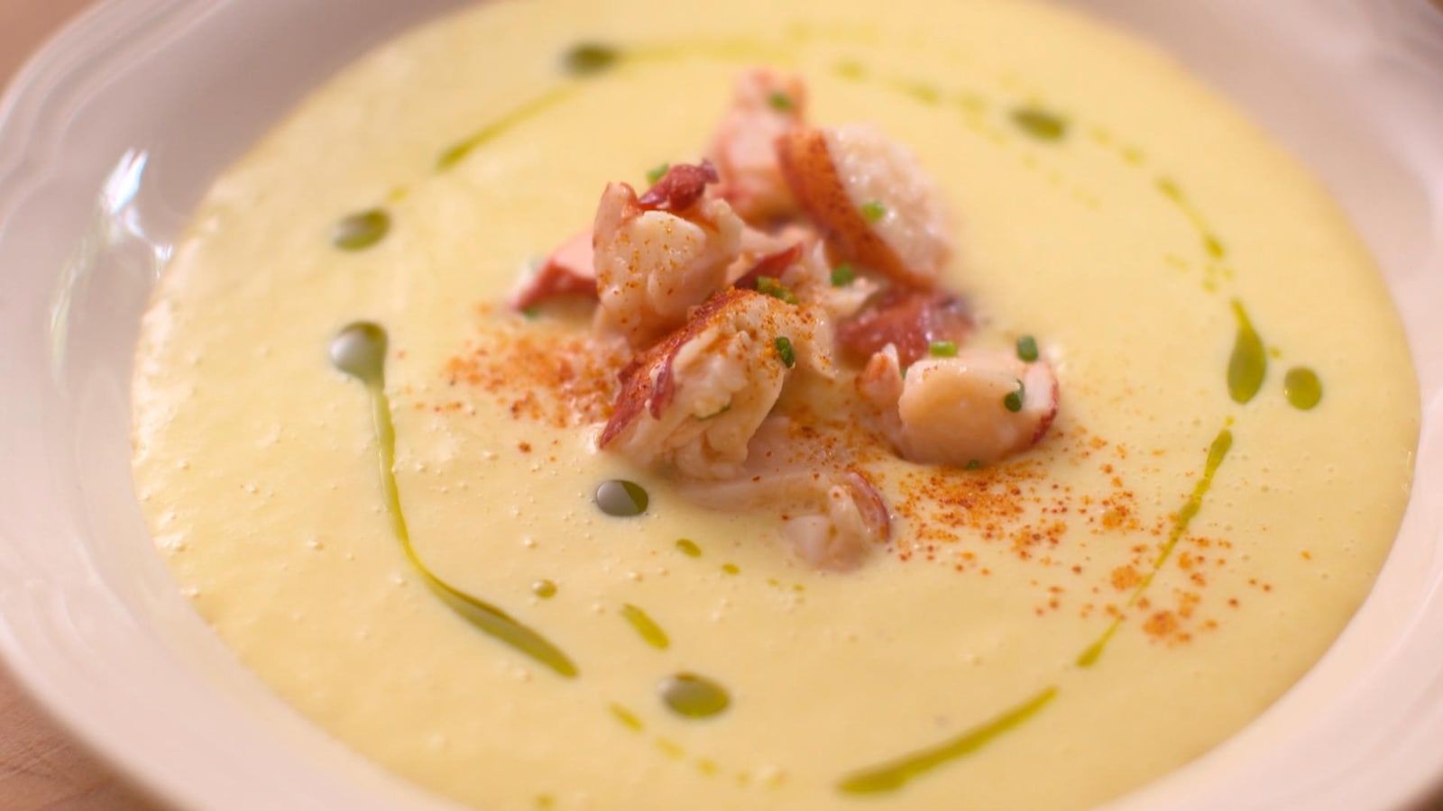 Crème de maïs froide et homard