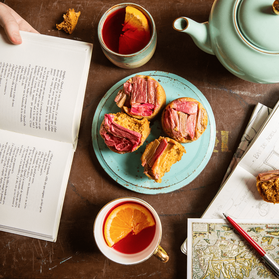 Gâteau à la purée de carotte, renversé à la rhubarbe
