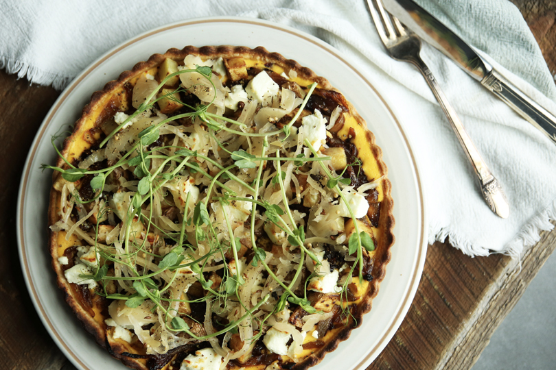 Tarte à la courge, fromage et oignons caramélisés