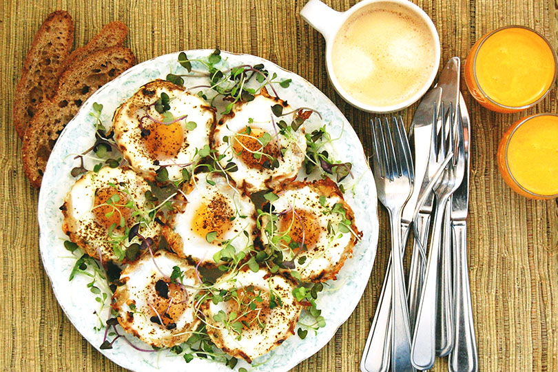 Oeufs en croûte de racines