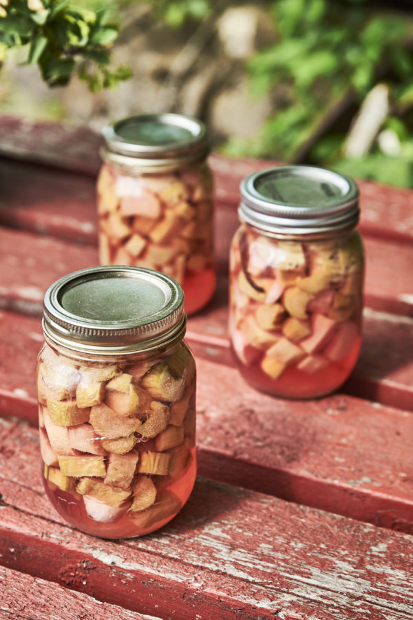 Sirop pour la rhubarbe en conserve