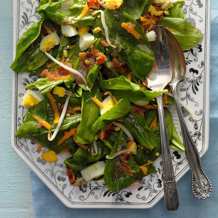 Salade d'épinards avec vinaigrette à la rhubarbe