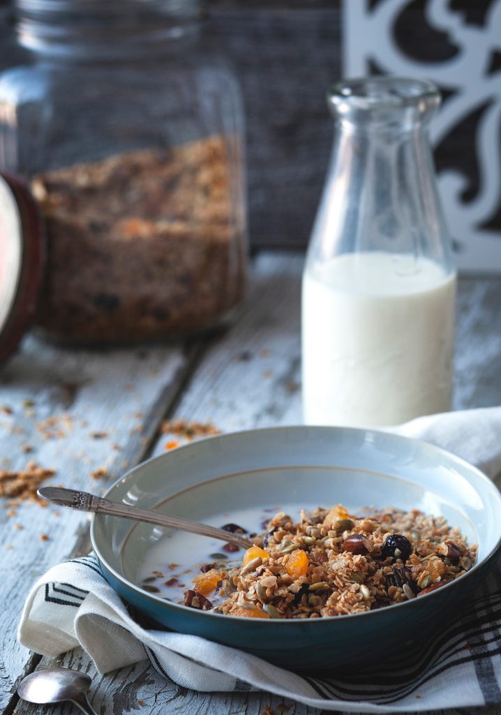 Granola maison aux fruits, noix & érable