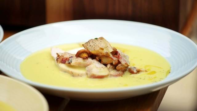 Poulet grillé, sauce maïs et champignons poêlés