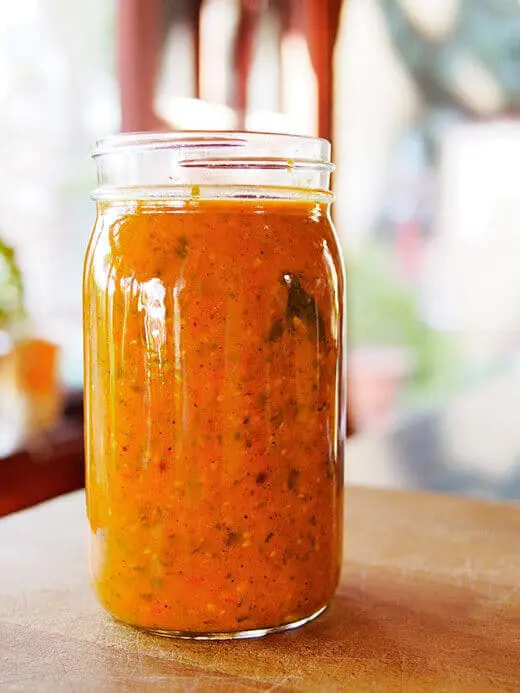 Sauce tomate épicée à la menthe infusée de feuilles de tomate